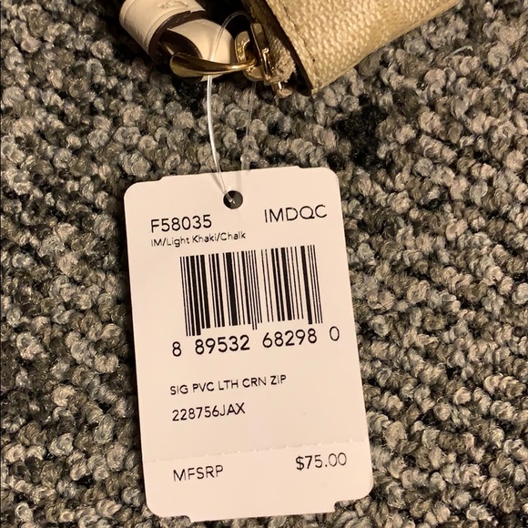 📌Coach small wristlet - Picture 3 of 4